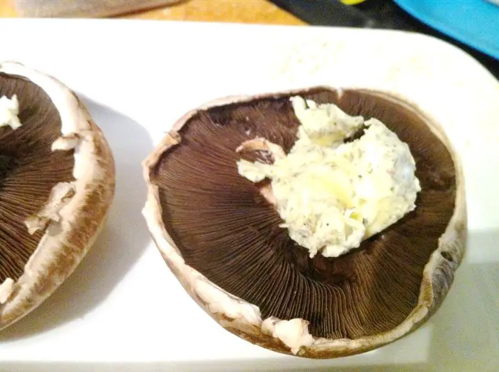 Meat-free Monday..Herby baked mushrooms and sour dough bruschetta, Lay The Table