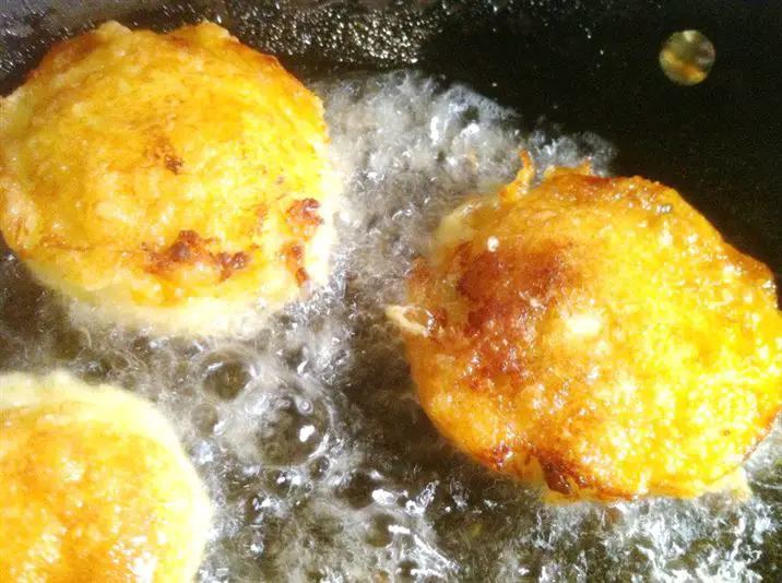 Mint and Coriander Chicken Curry with Keema Potato Patties, Lay The Table