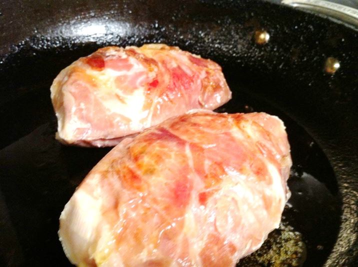 Feta &#038; Roasted Red Pepper-Stuffed Chicken Breasts Wrapped in Parma Ham, Lay The Table