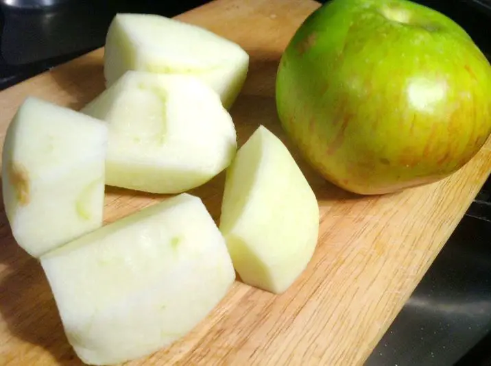 Gok Wans Sticky Pork Belly with Five-Spice Apple Wedges, Lay The Table