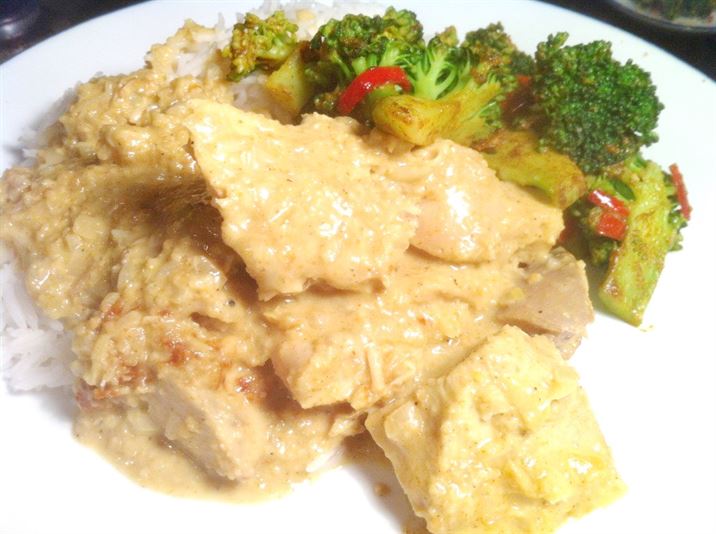 Turkey and Nuts Curry with Spicy Broccoli, Lay The Table