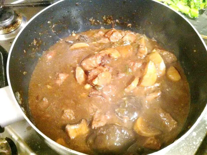 Classics with a Twist: Beef, Mushroom &#038; Guinness Stew, Lay The Table