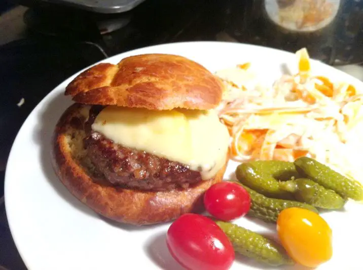 Classics with a Twist: Felicity Cloakes Perfect Burger, Lay The Table