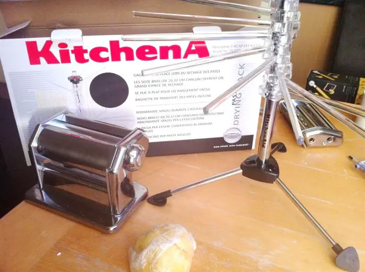 How to make Spaghetti with a Pasta Machine, Lay The Table