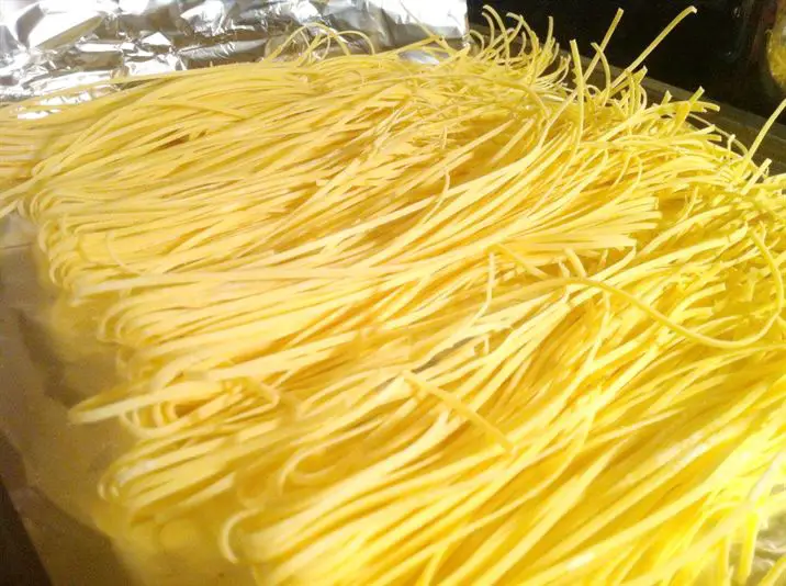 How to make Spaghetti with a Pasta Machine, Lay The Table