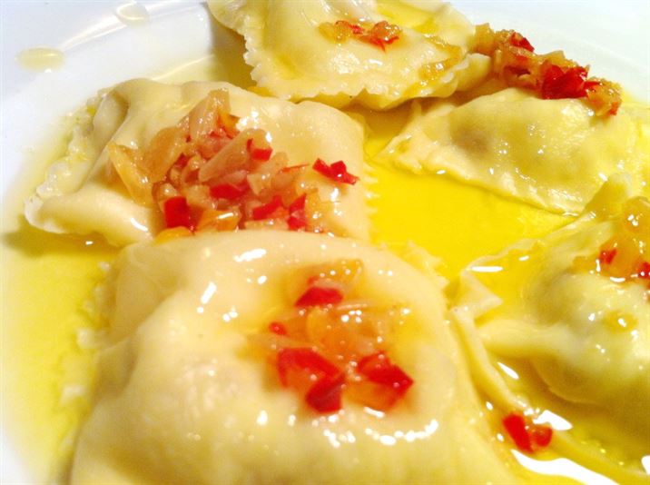 Goats Cheese &#038; Walnut-Stuffed Ravioli with Chilli and Garlic Butter, Lay The Table
