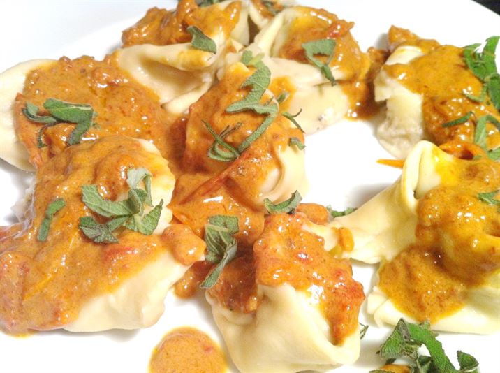Tortelloni with Gorgonzola &#038; Walnut Stuffing and Sweet Tomato Sauce, Lay The Table