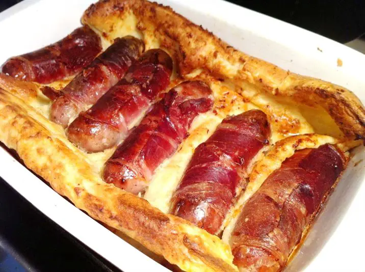 Pippa Middletons Toad-in-the-Hole with Onion Gravy, Lay The Table