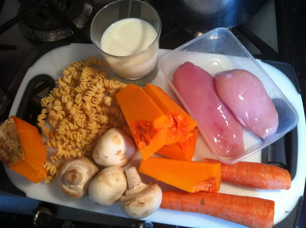 Cooking For Kids: Ellas Kitchens Chicken, Squash and Carrot Macaroni Bake, Lay The Table