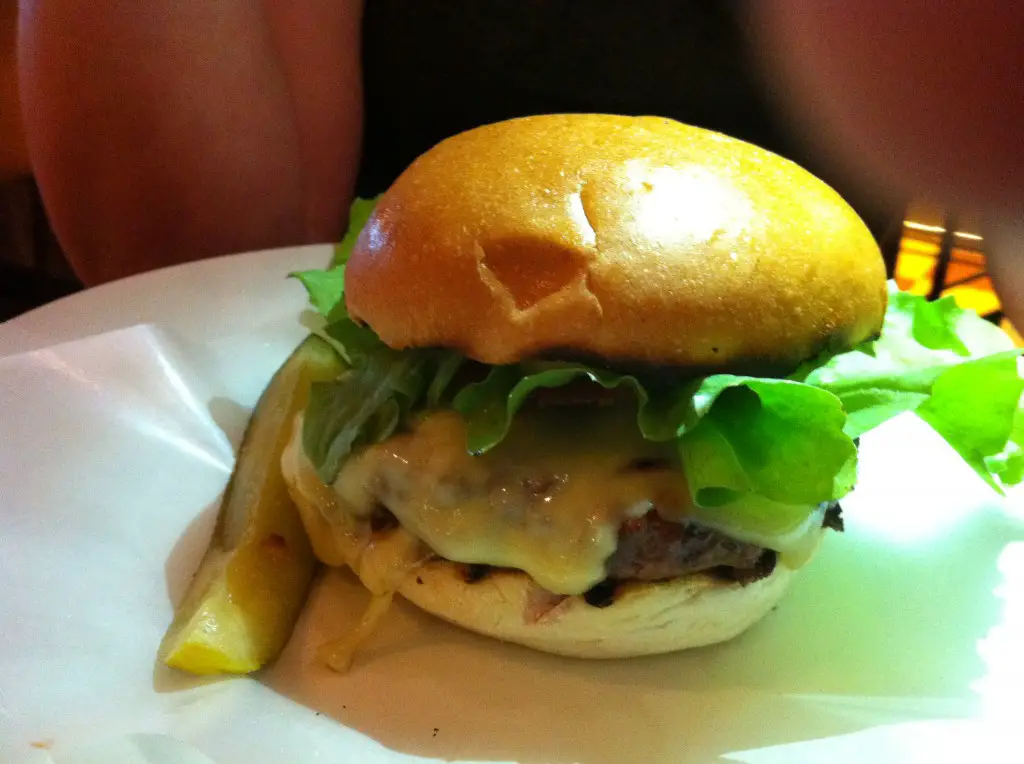 Review: Byron promises a proper hamburger. But does it deliver?, Lay The Table