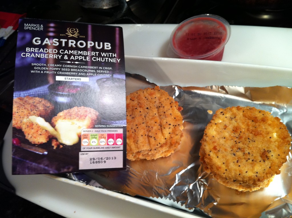 Review: M&#038;S Gastropub Classic Breaded Camembert with Cranberry &#038; Apple Chutney, Lay The Table