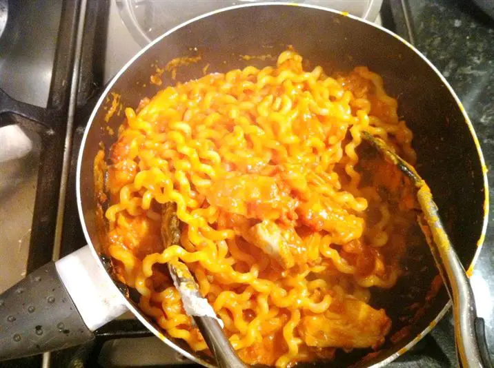 Fusilli Lunghi with Chicken, Tomato and Mascarpone Sauce, Lay The Table