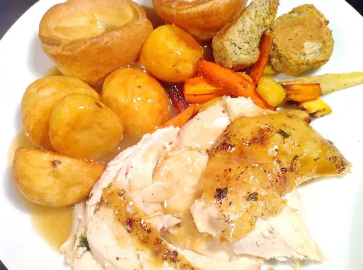 Lemon &#038; Garlic Roast Chicken with Aunt Bessies Roasties and Yorkshire Puddings, Lay The Table