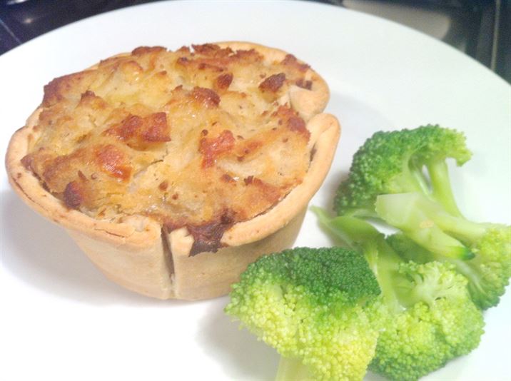 Review: Higgidy British Beef, Stilton &#038; Sussex Ale Pie, Lay The Table