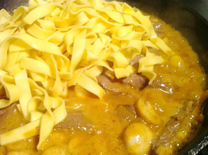 Fillet of Beef Stroganoff with Roddas Clotted Cream, Lay The Table