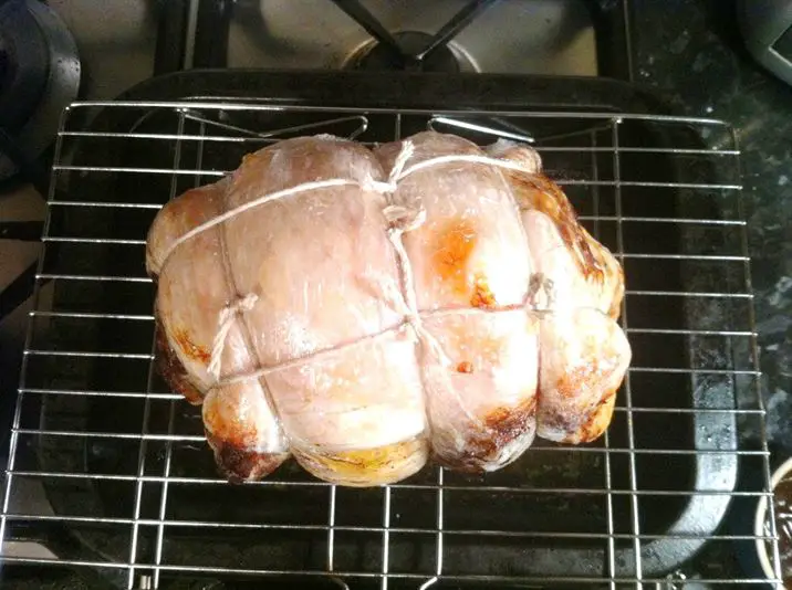 Tom Kerridges Christmas Turkey Roll with Sage &#038; Onion Stuffing (adapted for Turkey Breast), Lay The Table