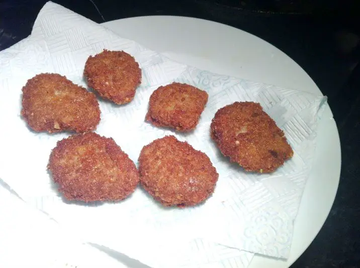 Parmesan-crusted Lamb Medallions with Feta Salad, Lay The Table