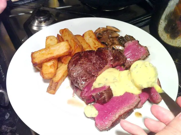 Low-Roast Fillet Steak with Bearnaise Sauce, Lay The Table