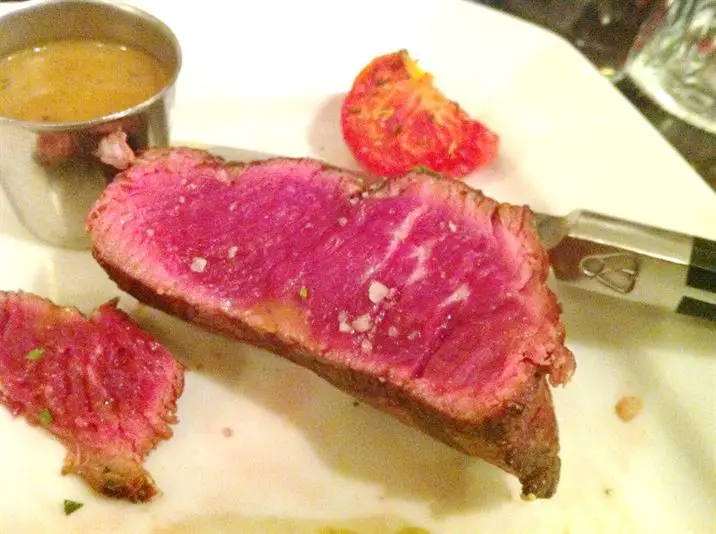 Boucherie Rouliere, Paris: Where the steak is so blue it moos!, Lay The Table