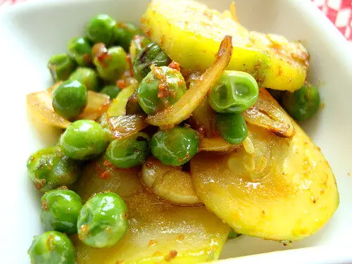 How To Make Indian Vegetarian Desi Pasta, Lay The Table