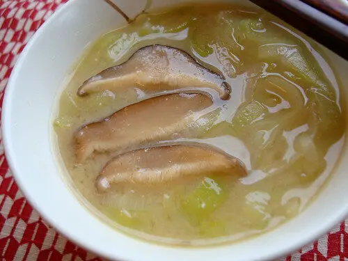 How To Make Japanese Leek &#038; Shiitake Mushroom Miso Soup, Lay The Table