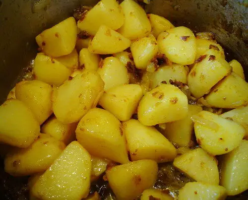 How To Make Indian Saag Aloo, Lay The Table