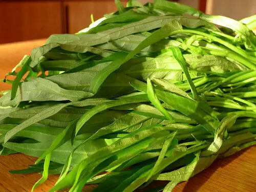 How To Make Chinese Morning Glory With Fermented Bean Curd, Lay The Table