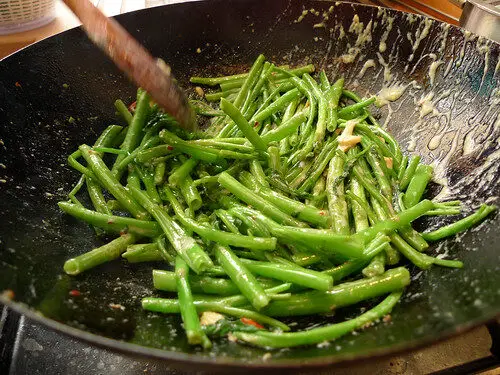 How To Make Chinese Morning Glory With Fermented Bean Curd, Lay The Table