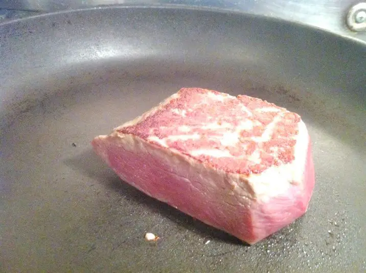 Exotic Meats Taste Challenge: Wildebeest Fillet Steak Salad with Four-Spiced Chilli Oil, Lay The Table