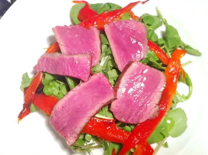 Exotic Meats Taste Challenge: Wildebeest Fillet Steak Salad with Four-Spiced Chilli Oil, Lay The Table