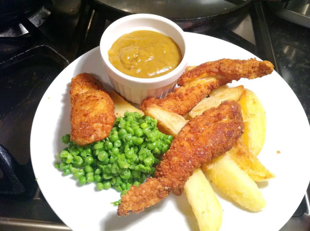 posh-chicken-chips-mushy-peas-and-chip-shop-curry-sauce-3-8423796
