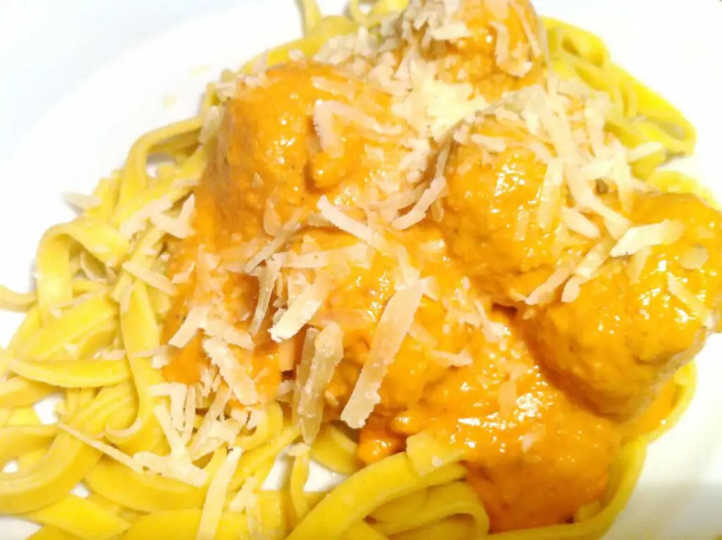 meatballs-and-five-veg-pasta-sauce-2-6193616