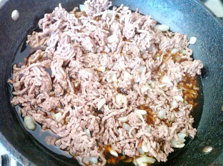 Slow Cooker Mince, Marmite and Five-Spice Ragu with Fusili, Lay The Table