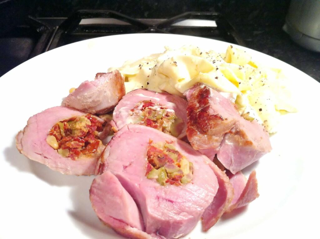pork-fillet-stuffed-with-olives-and-sun-dried-tomatoes-3-2361335