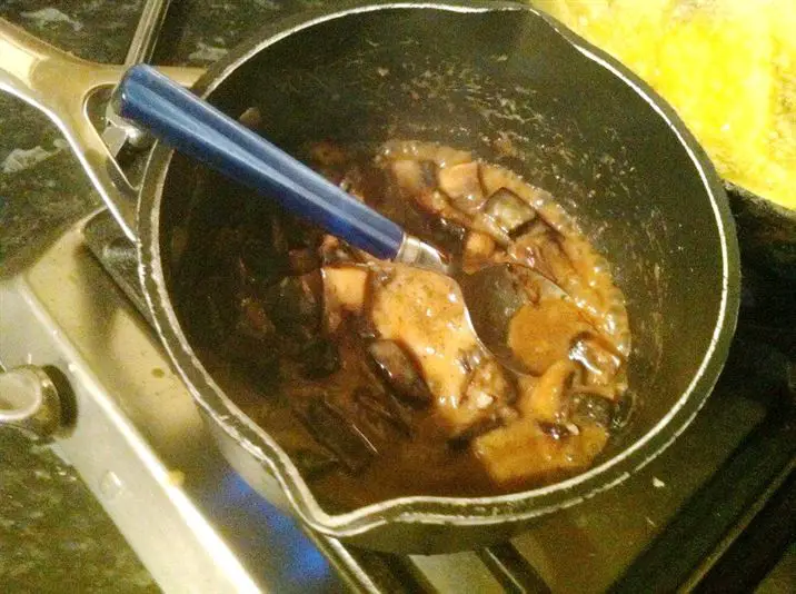 Steak &#038; Chips with Marmite-Stilton Mushrooms, Lay The Table