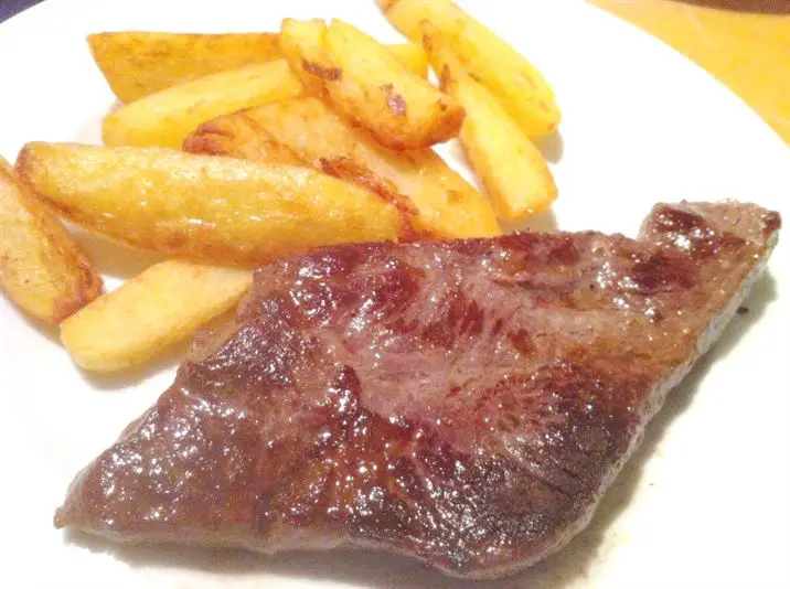 Steak &#038; Chips with Marmite-Stilton Mushrooms, Lay The Table