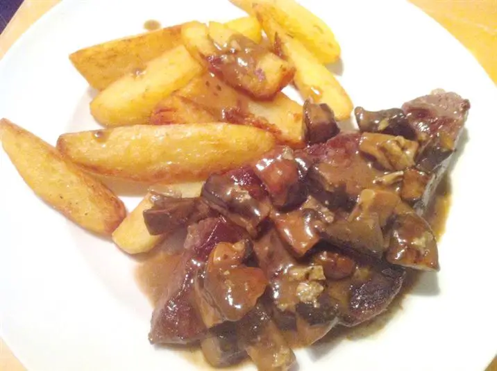 Steak &#038; Chips with Marmite-Stilton Mushrooms, Lay The Table