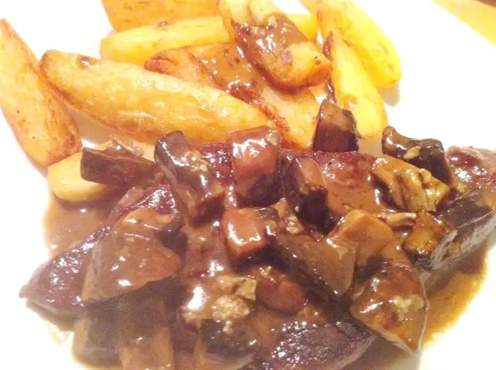 Steak &#038; Chips with Marmite-Stilton Mushrooms, Lay The Table