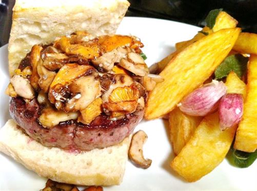 Heston Blumenthals Ultimate Beef Burger with Parmesan Mushrooms, Lay The Table