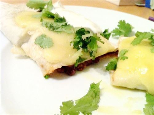 Spicy Mexican Chilli-Choc Burritos with Fresh Coriander and Soured Cream, Lay The Table