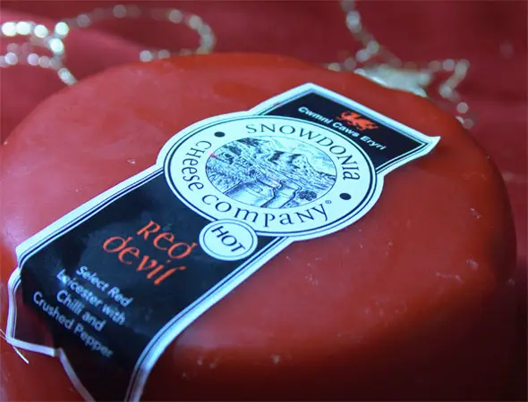 REVIEW: SNOWDONIA CHEESE – RED DEVIL, Lay The Table