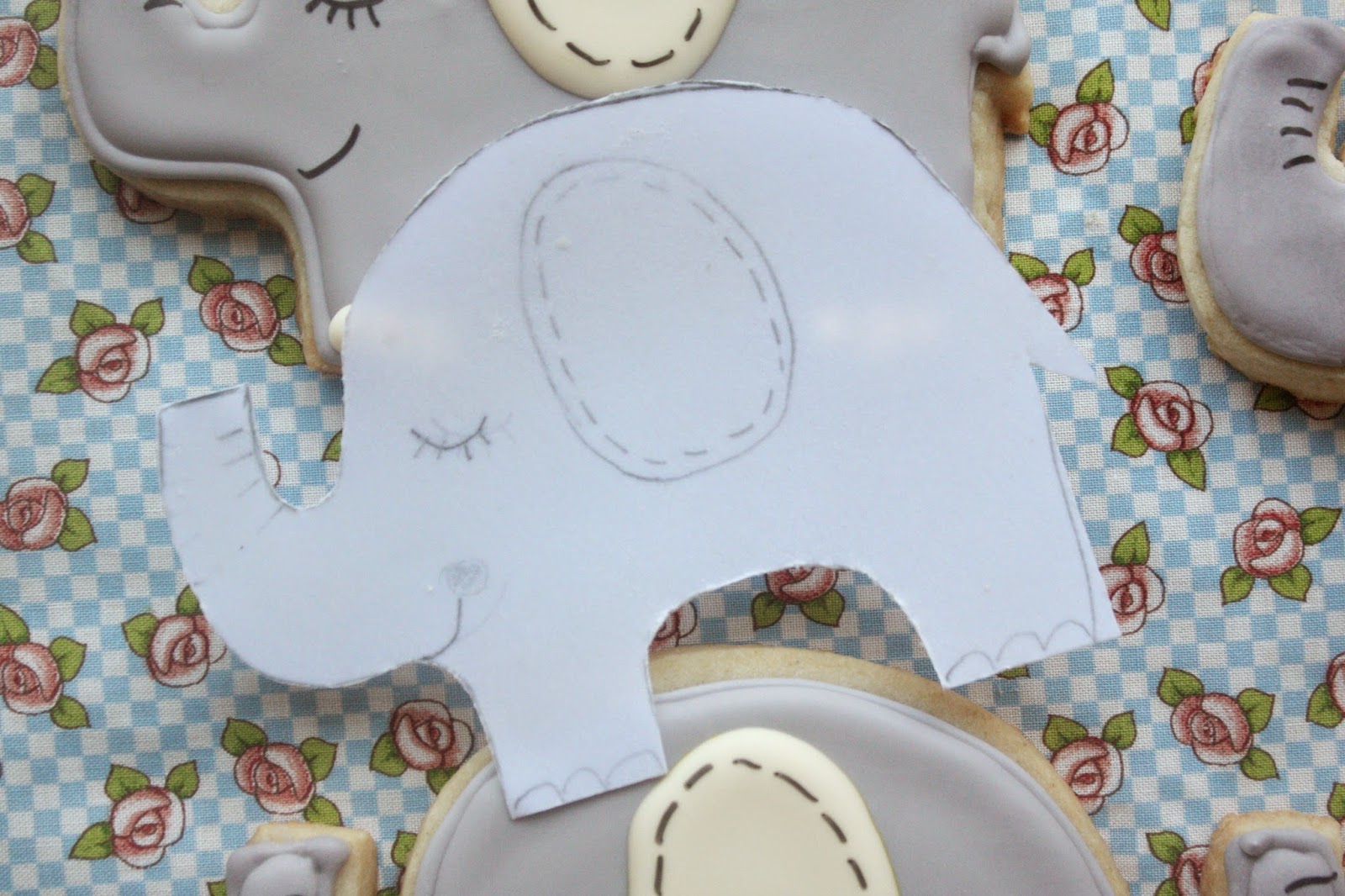 Elephant Cookies and Simply Perfect Party Cakes for Kids, Lay The Table