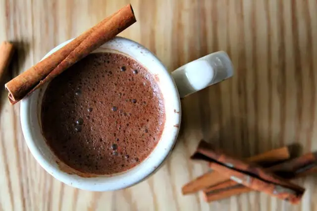 Once Upon a Time: Snow White Chili and Cinnamon Hot Chocolate, Lay The Table