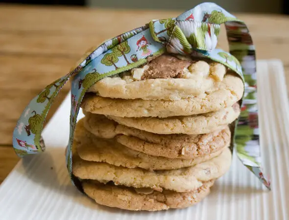 TOBLERONE AND ALMOND COOKIES RECIPE, Lay The Table