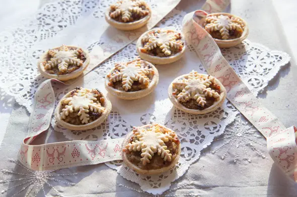 Mince Pies Without Mincemeat, Lay The Table