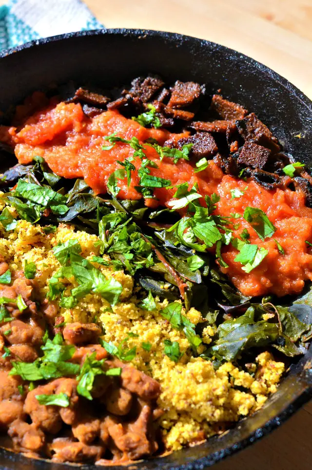 Smokey Vegan Pinto Bean Bowls w/ Stewed Tomatoes and Cornbread 【 2021