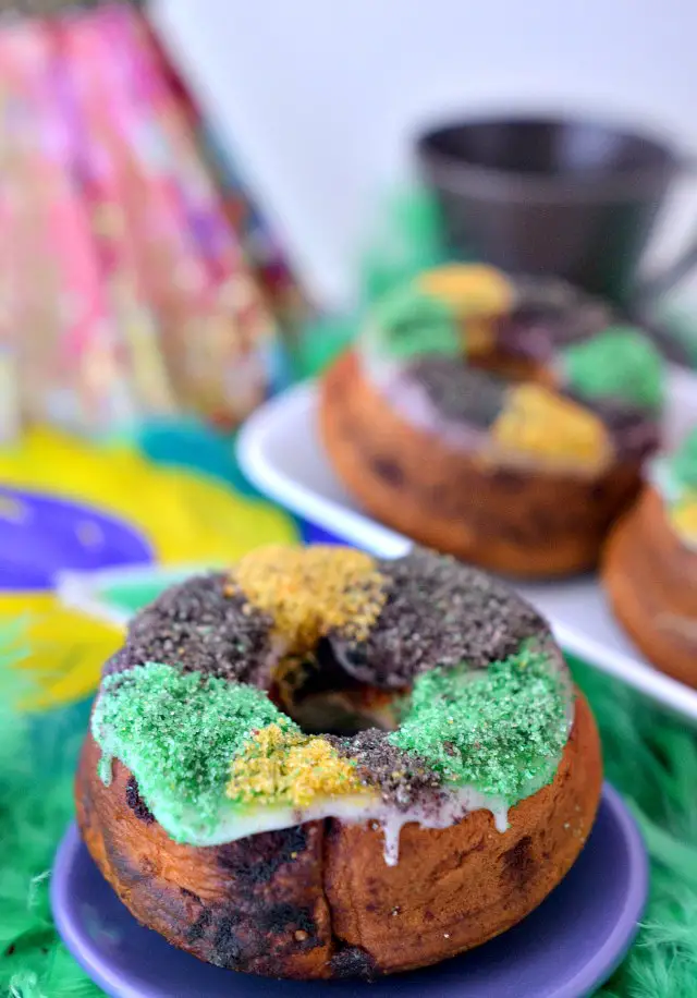 Mini Vegan King Cakes, Lay The Table