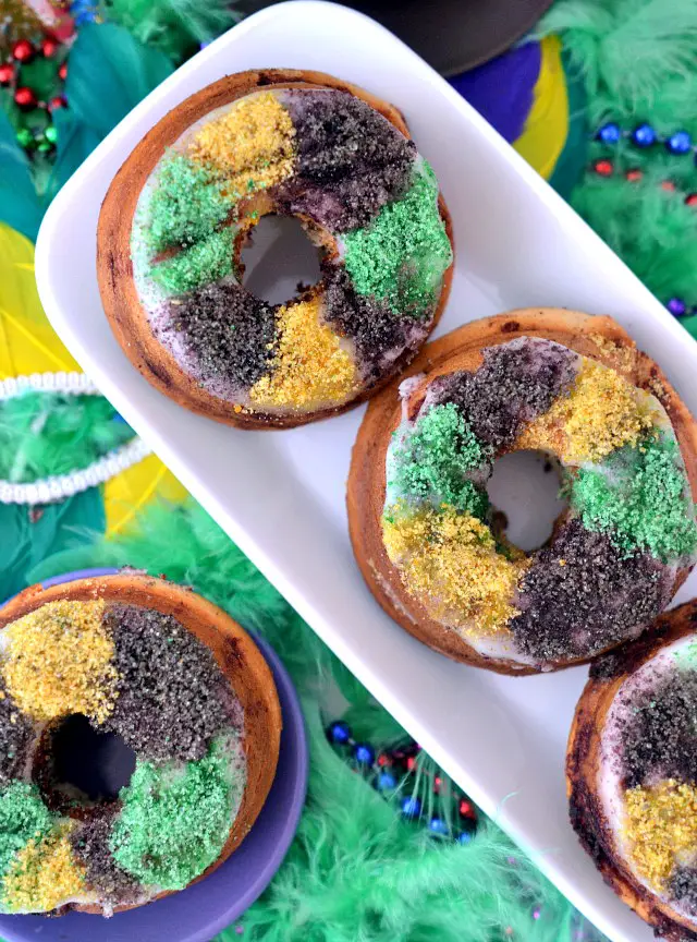 Mini Vegan King Cakes, Lay The Table