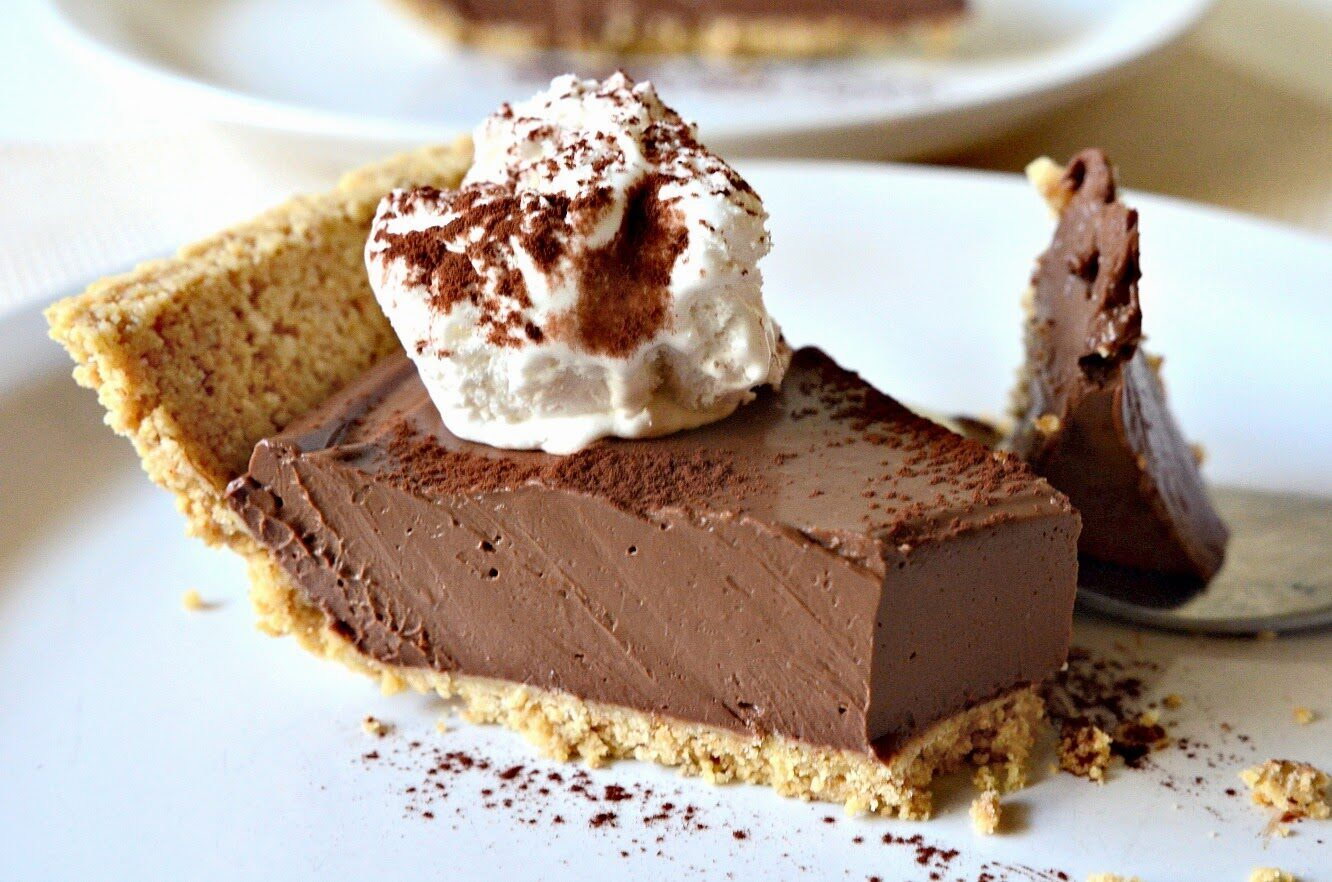 Ultra Fudgy Vegan Chocolate Pudding Pie, Lay The Table