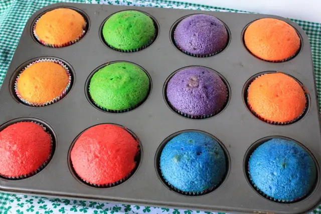 Rainbow Cake Pops, Lay The Table